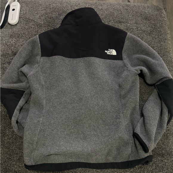 The North Face Men's Two-Tone Performance Jacket - Picture 3 of 3